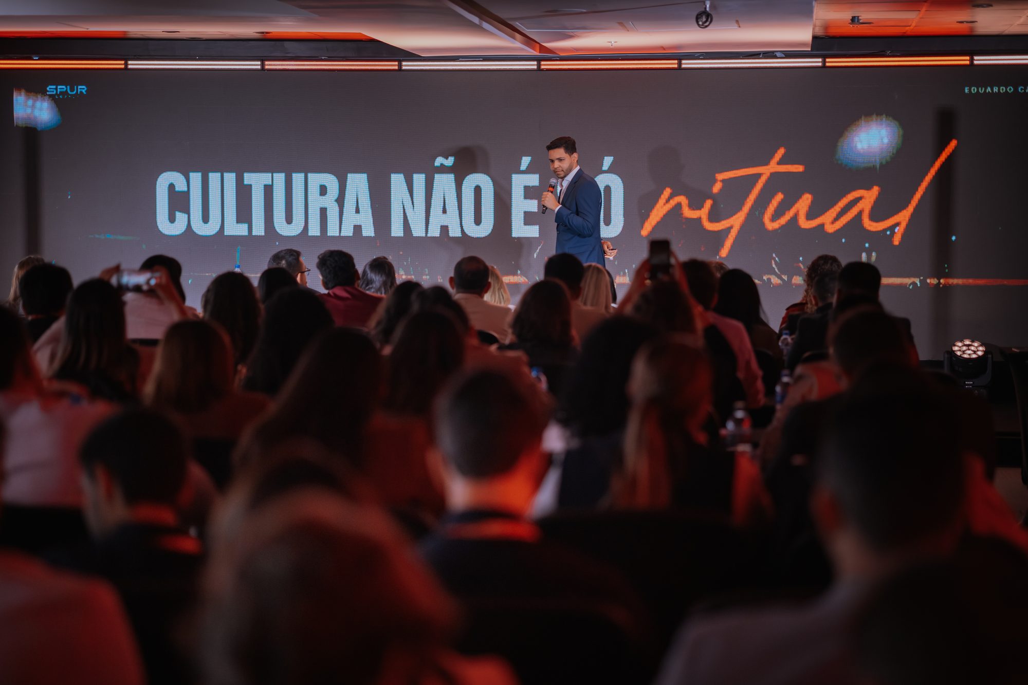 Palco e plateia da imersão SPUR Legacy